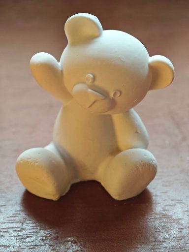 kleiner winkender Teddy